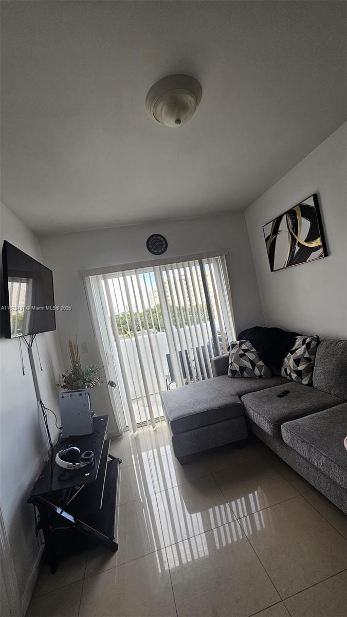 1857 NW 24th St 10