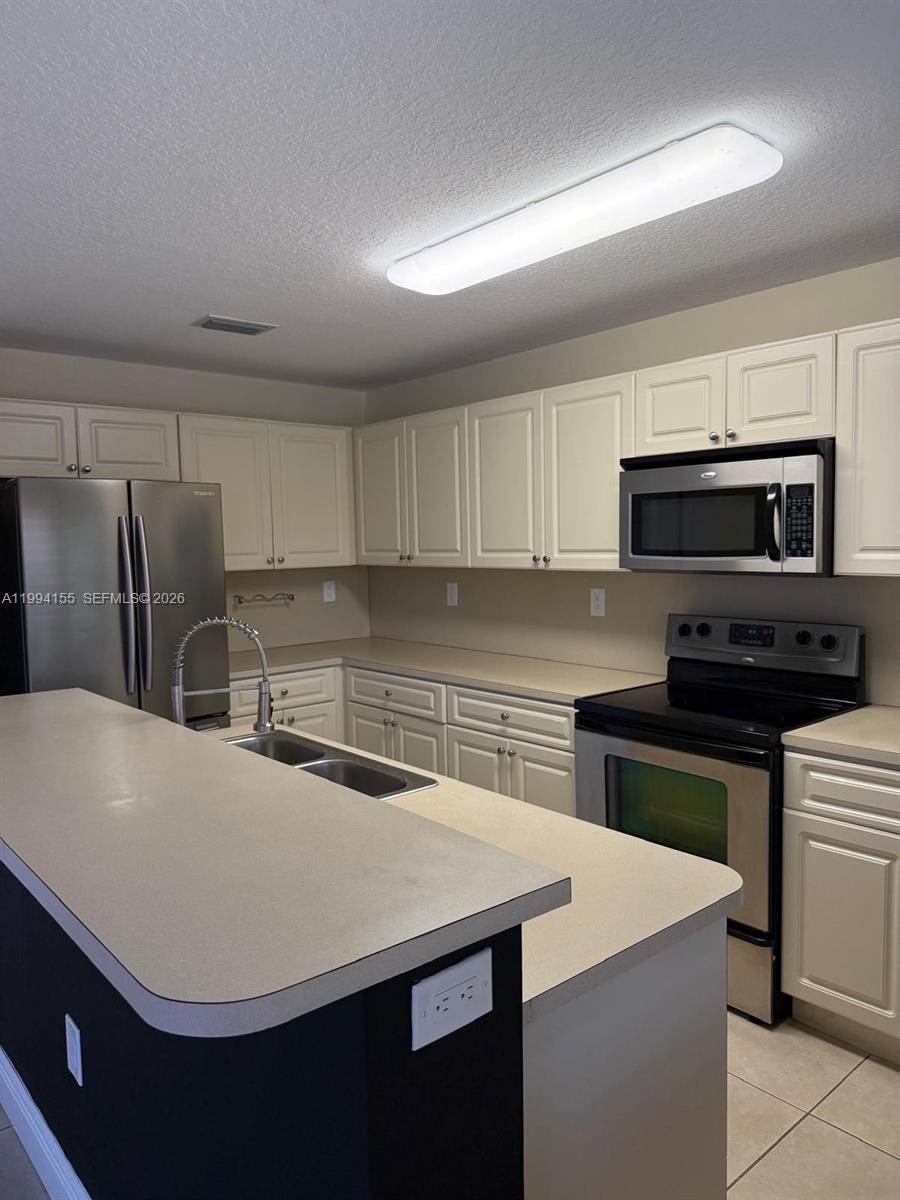 EGRET LAKES ESTATES SEC 2 - Residential Lease