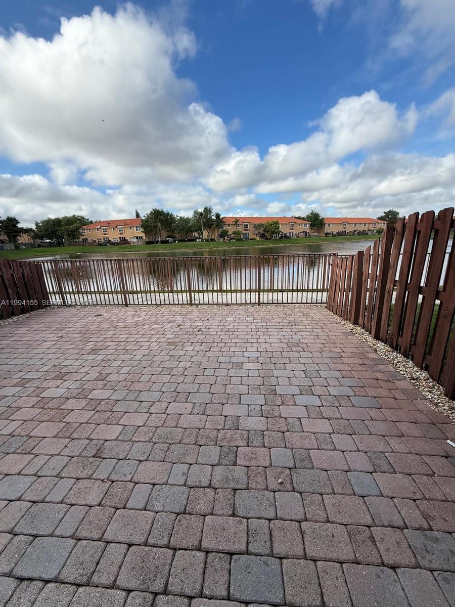 EGRET LAKES ESTATES SEC 2 - Residential Lease