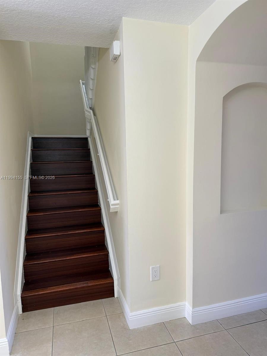 EGRET LAKES ESTATES SEC 2 - Residential Lease