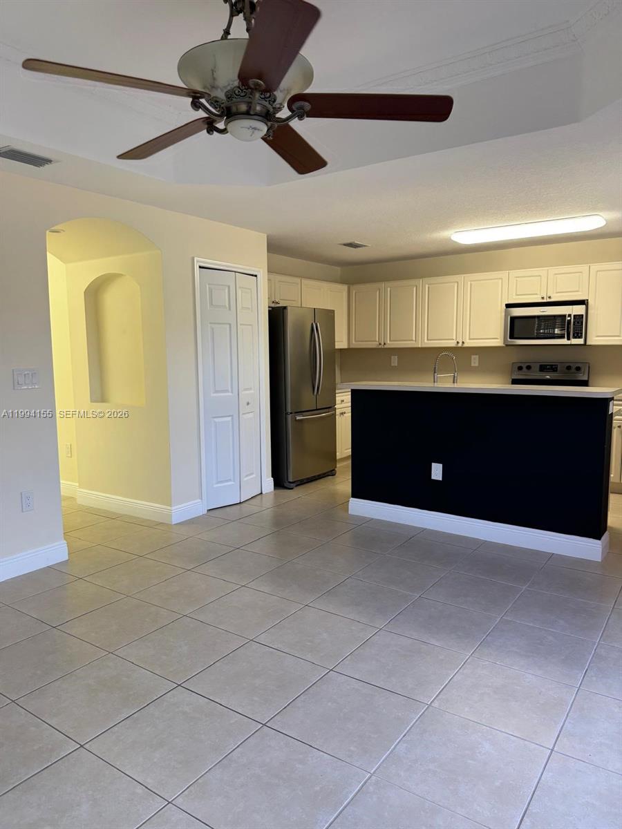 EGRET LAKES ESTATES SEC 2 - Residential Lease