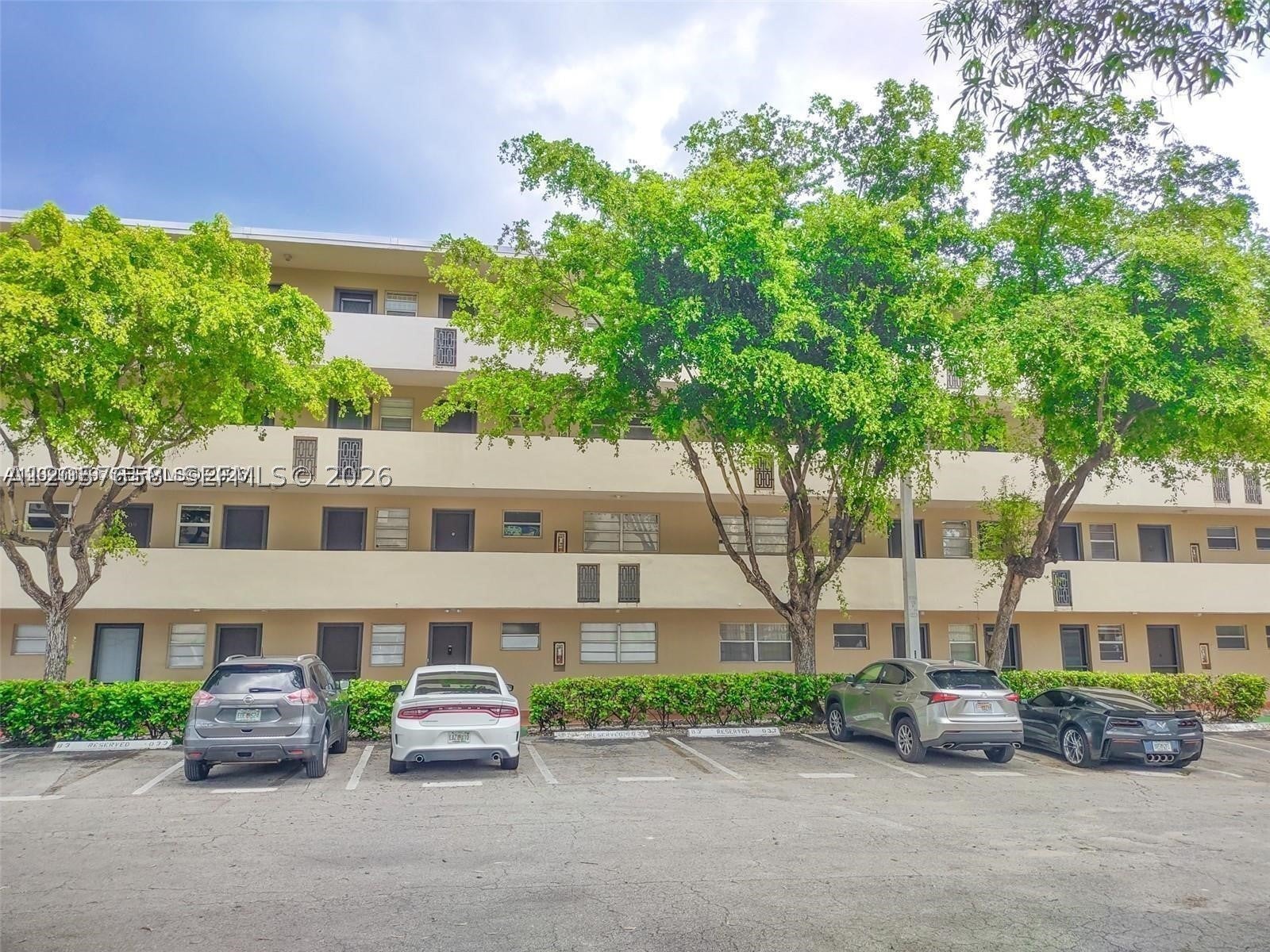 1710 NE 191st St 1033, Miami FL 33179
