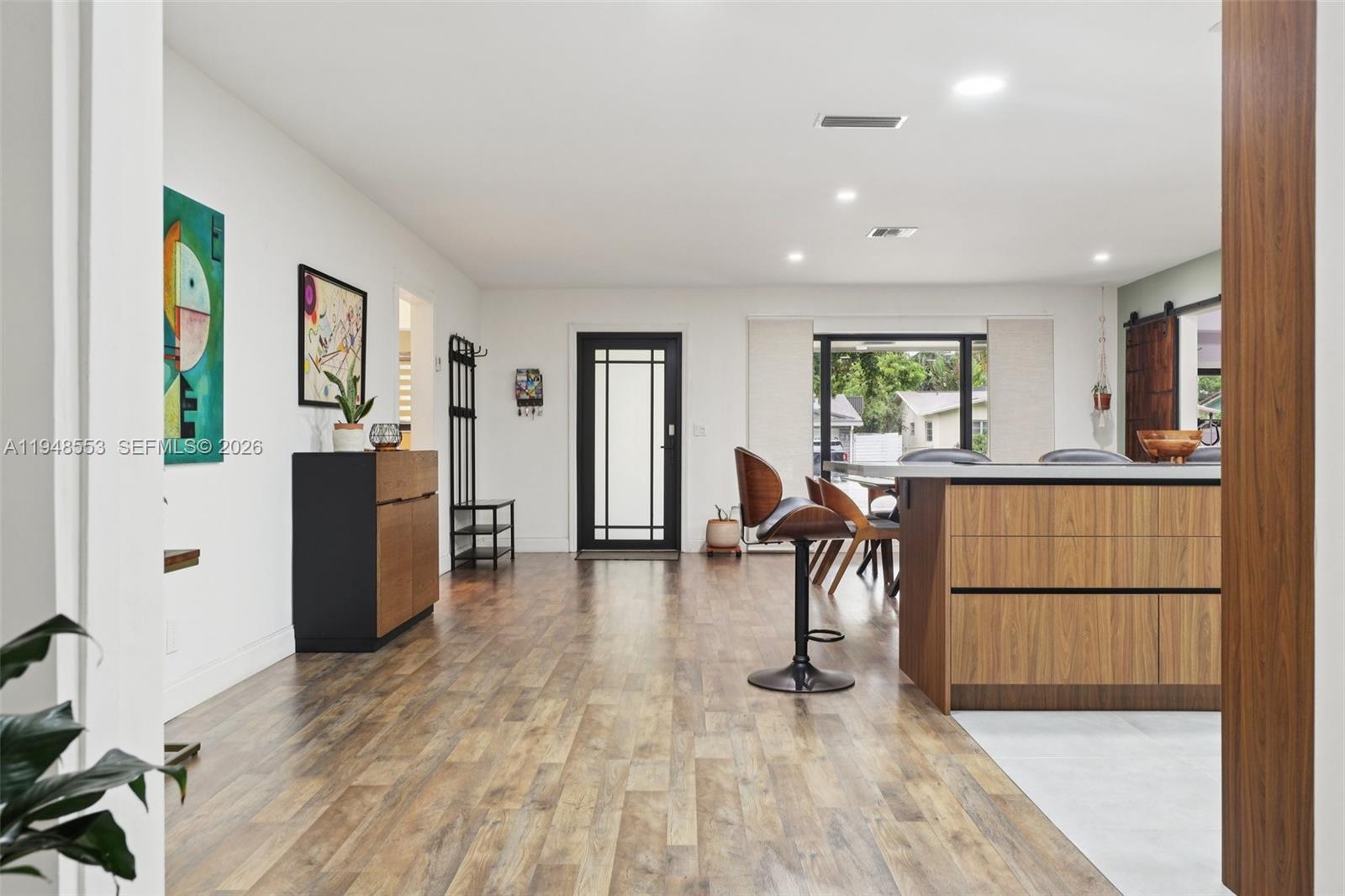 HOLLYWOOD HILLS - Residential