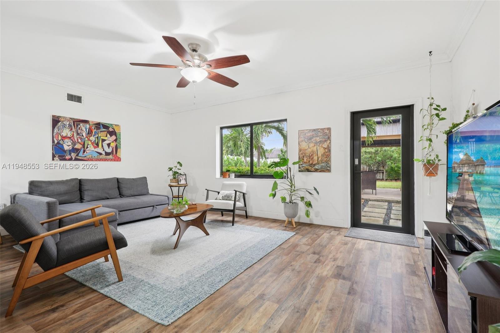 HOLLYWOOD HILLS - Residential