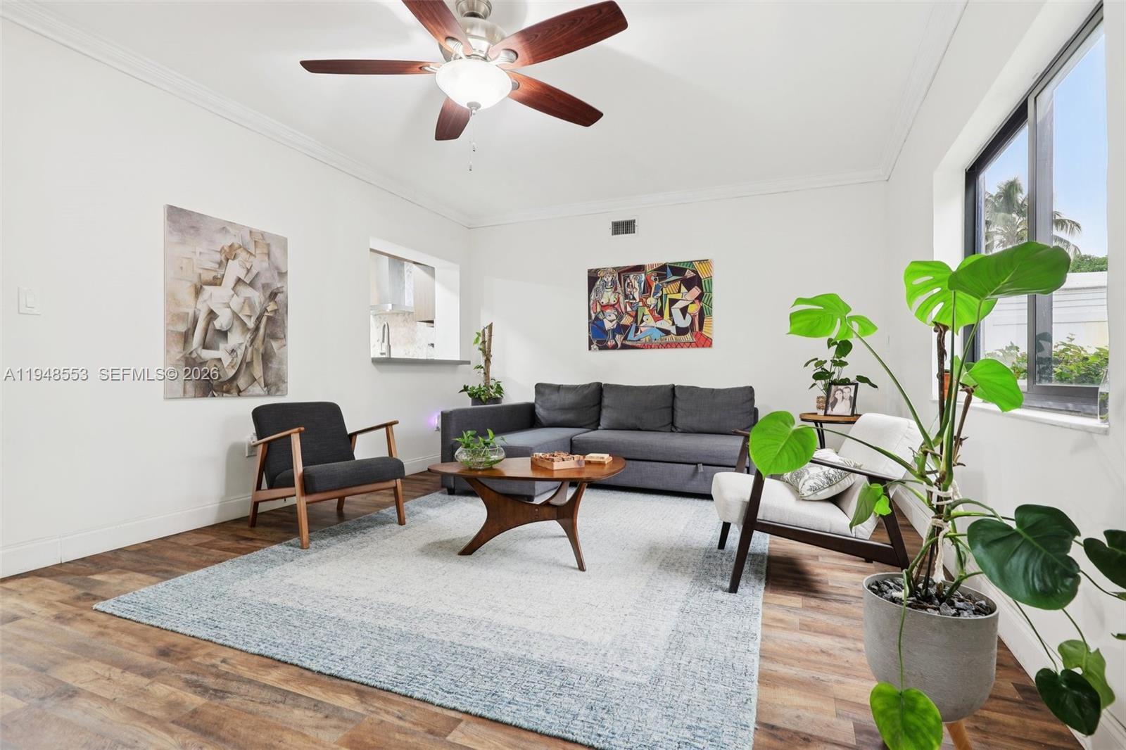 HOLLYWOOD HILLS - Residential