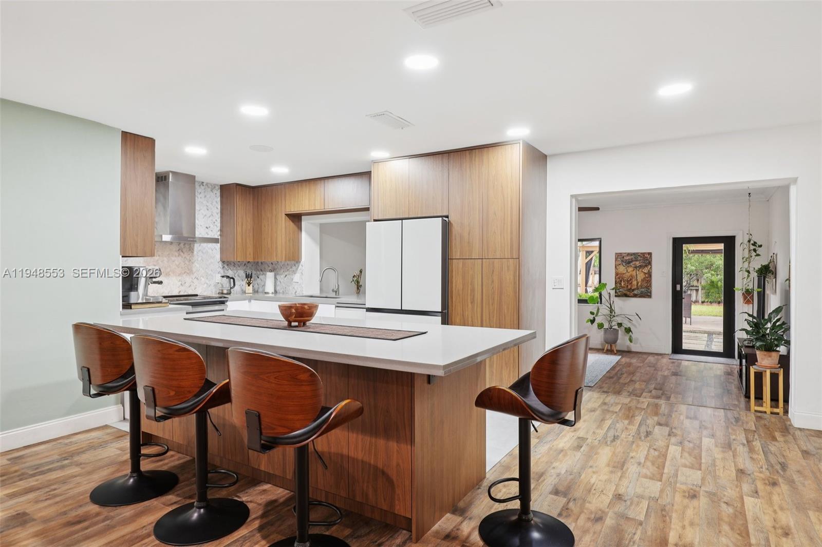 HOLLYWOOD HILLS - Residential