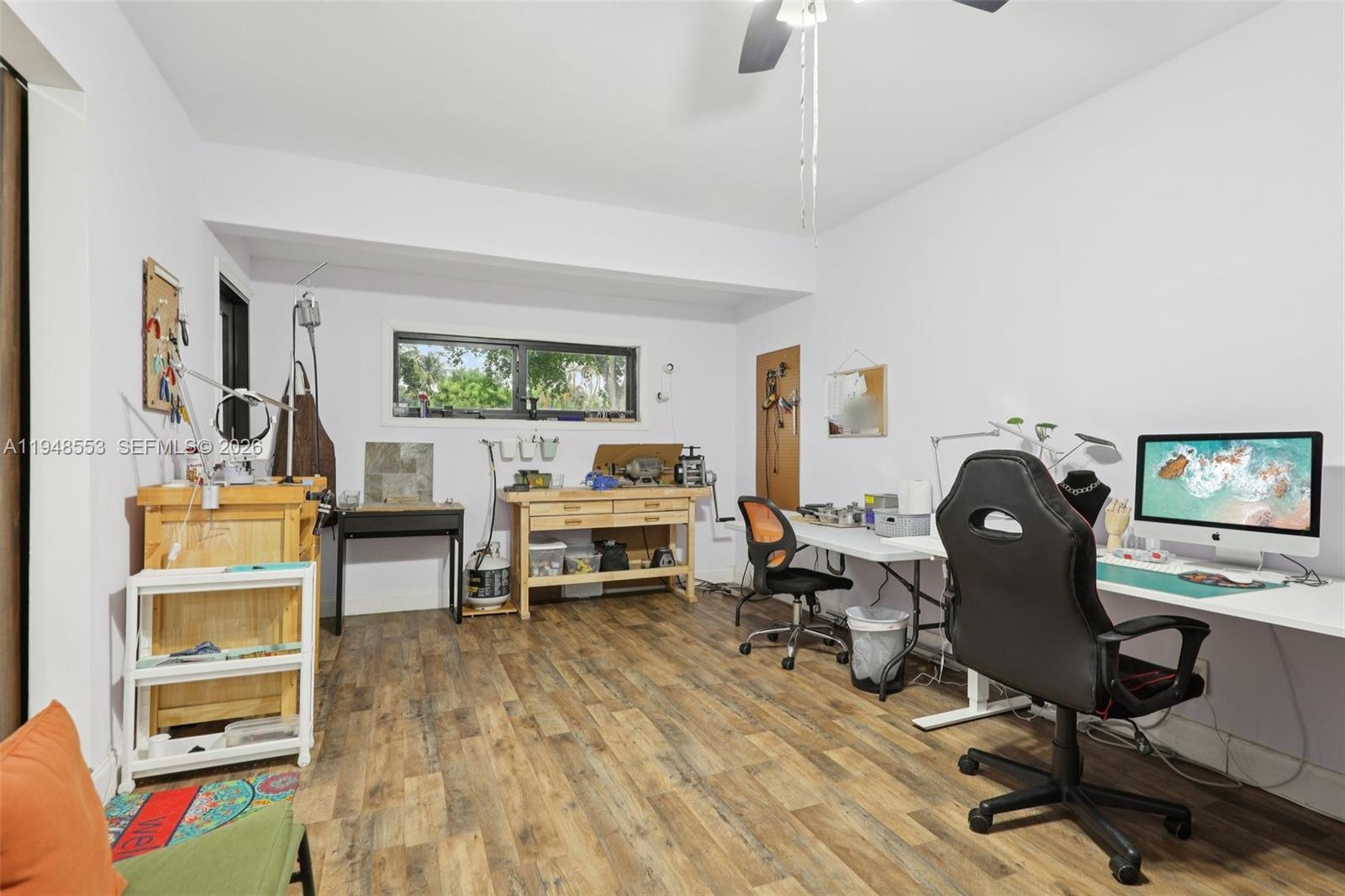 HOLLYWOOD HILLS - Residential