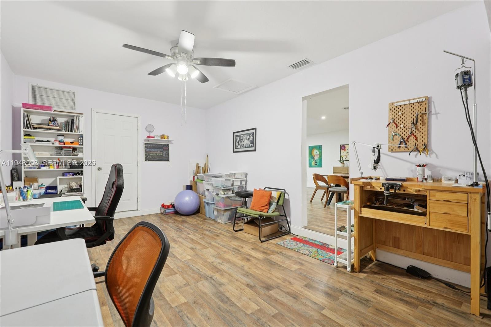 HOLLYWOOD HILLS - Residential