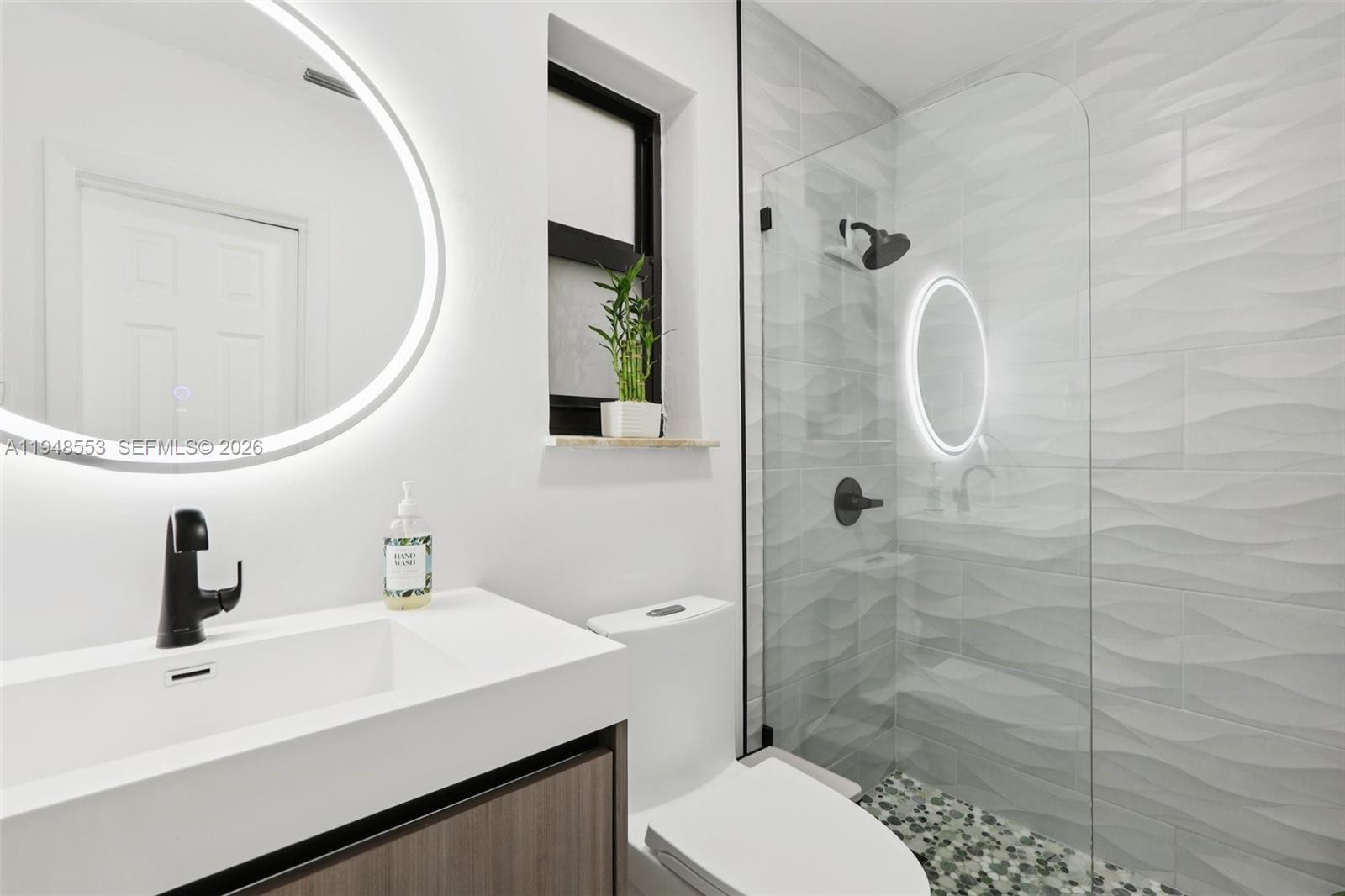 HOLLYWOOD HILLS - Residential