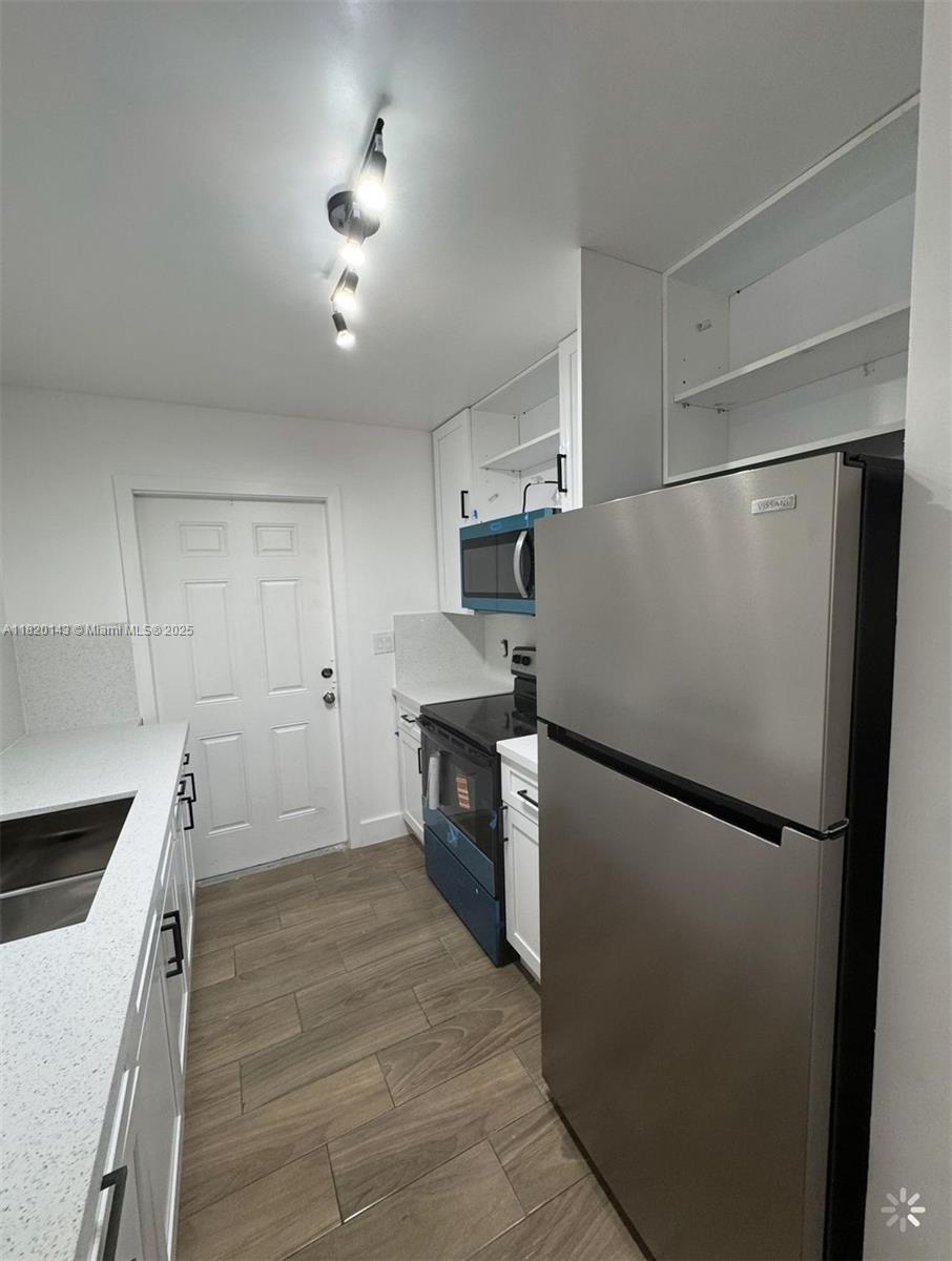 Rental Property at 617 Nw 3rd Ave B, Hallandale Beach, Broward County, Florida - Bedrooms: 2 
Bathrooms: 1  - $2,700 MO.