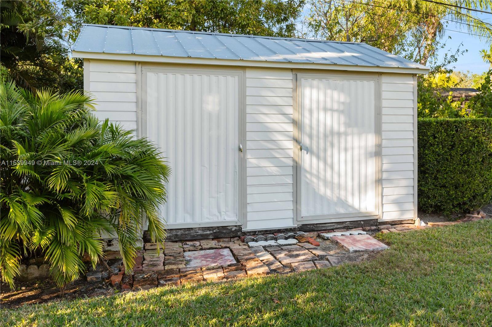 CORAL REEF ESTATES - Residential