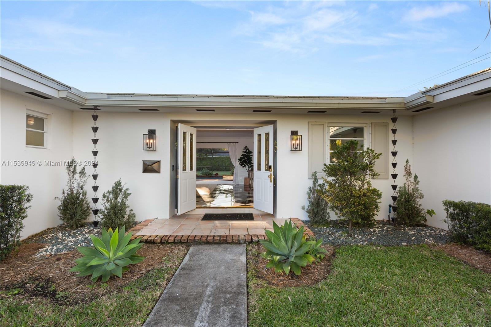 CORAL REEF ESTATES - Residential