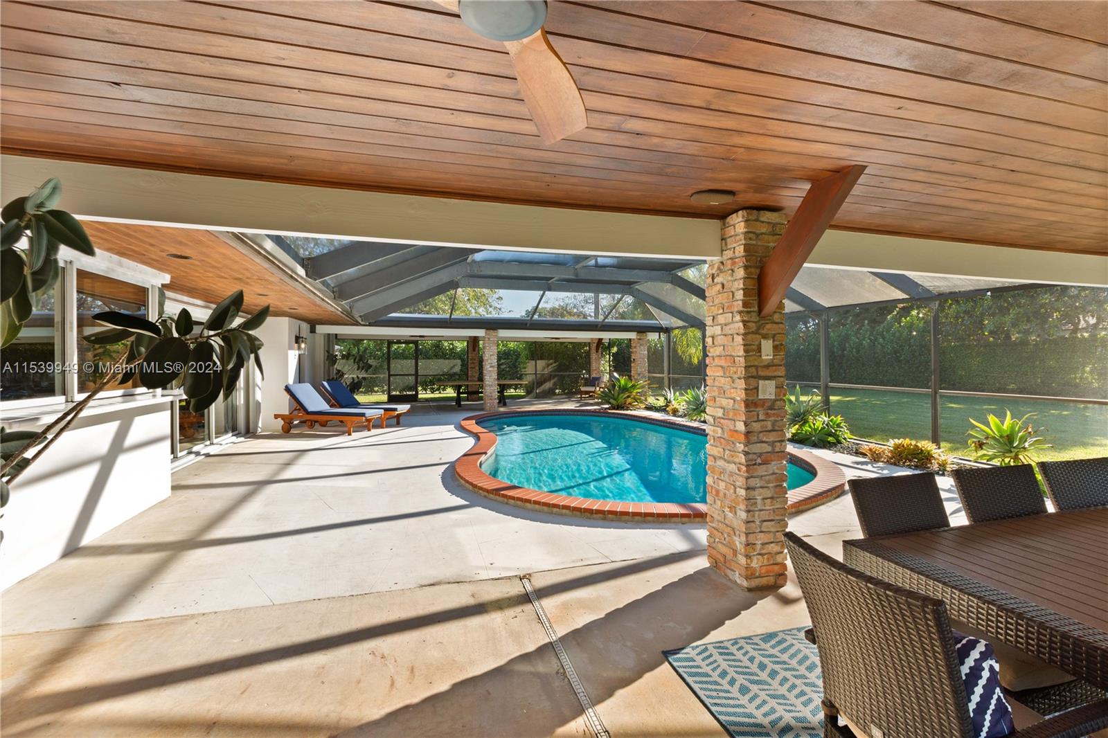 CORAL REEF ESTATES - Residential