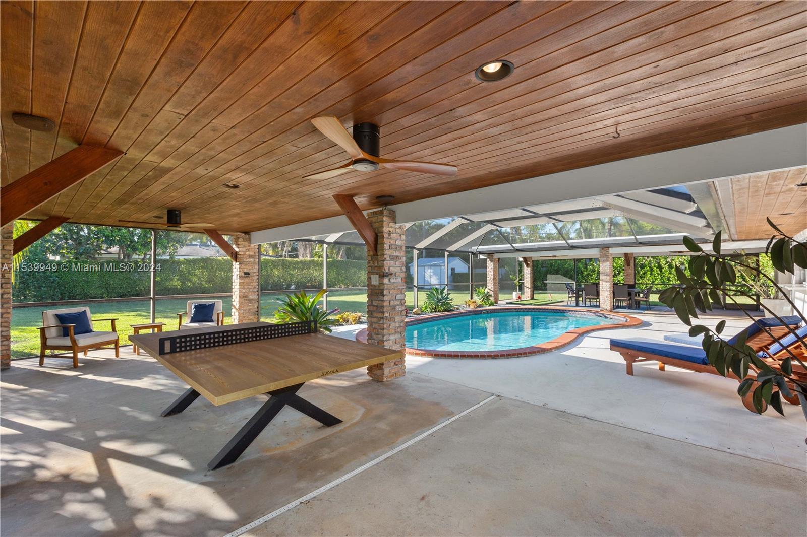 CORAL REEF ESTATES - Residential