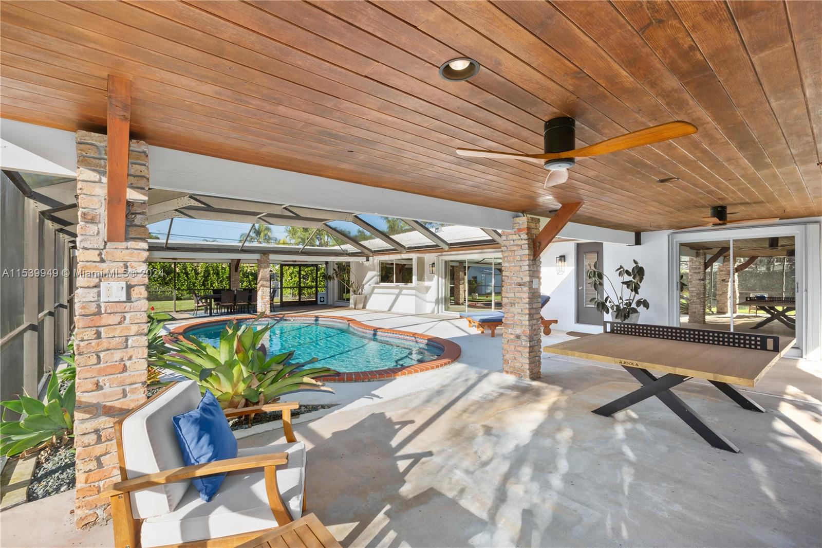 CORAL REEF ESTATES - Residential