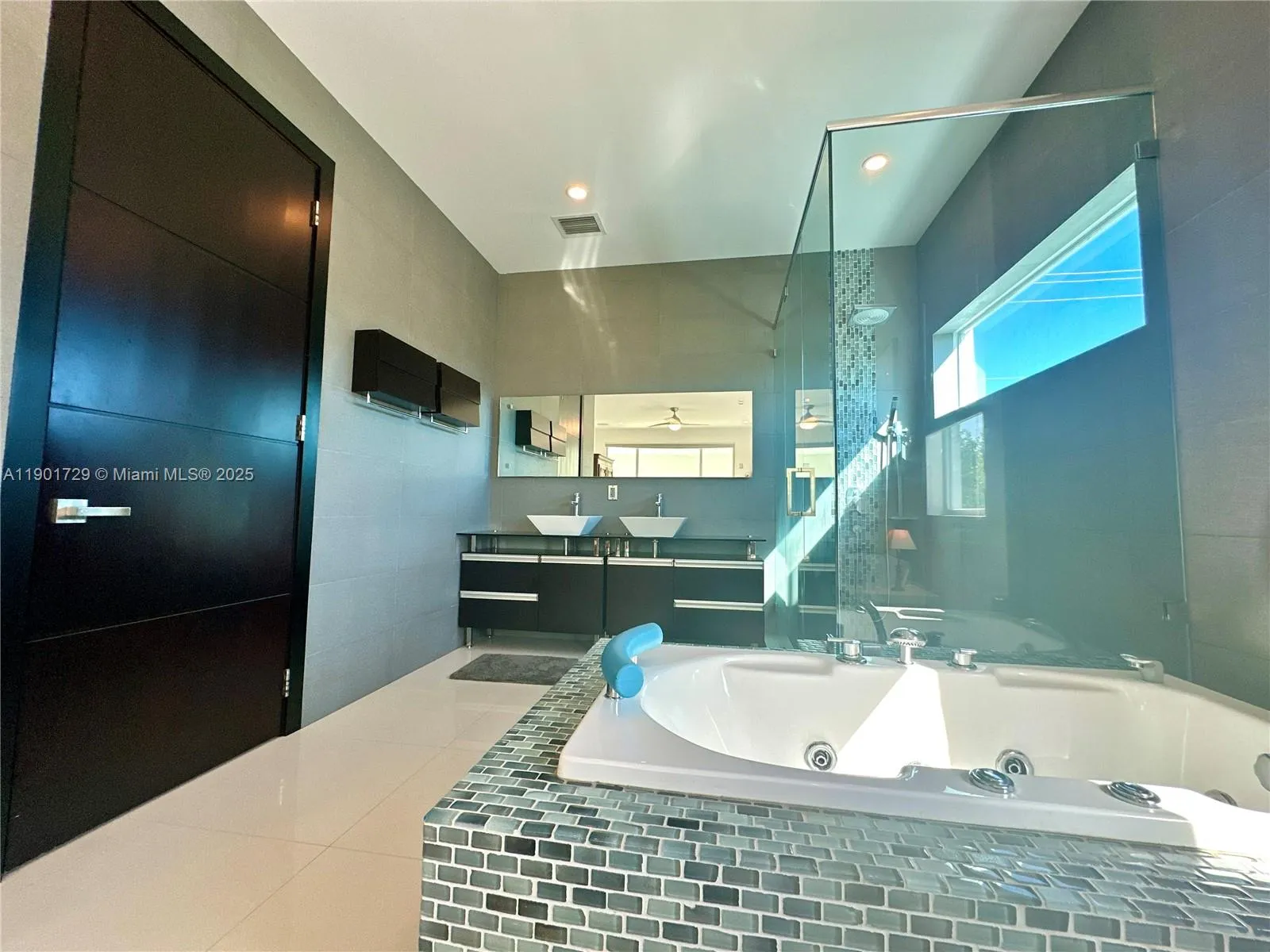 Miami, Florida 33145, United States, 4 Bedrooms Bedrooms, ,3 BathroomsBathrooms,Residential,Active,233098