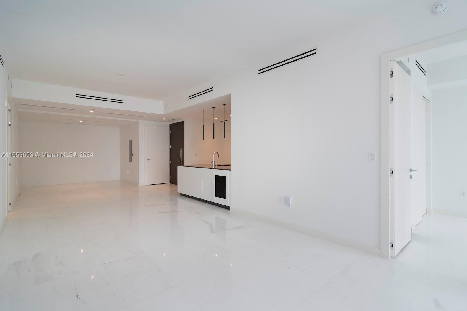 ASTON MARTIN RESIDENCES - Residential