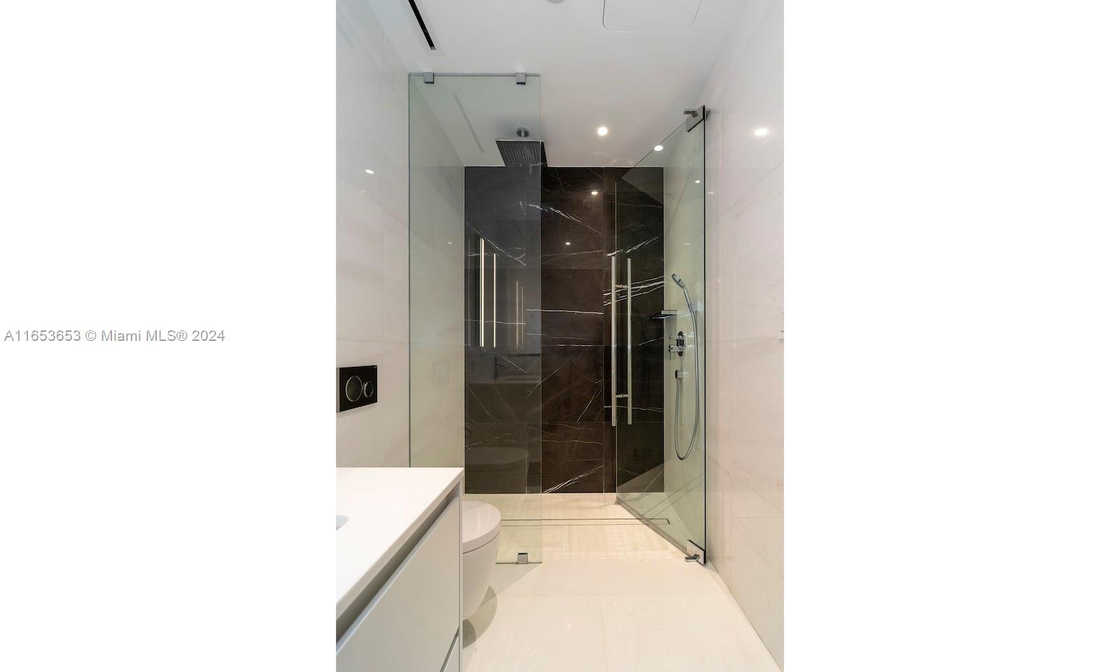 ASTON MARTIN RESIDENCES - Residential