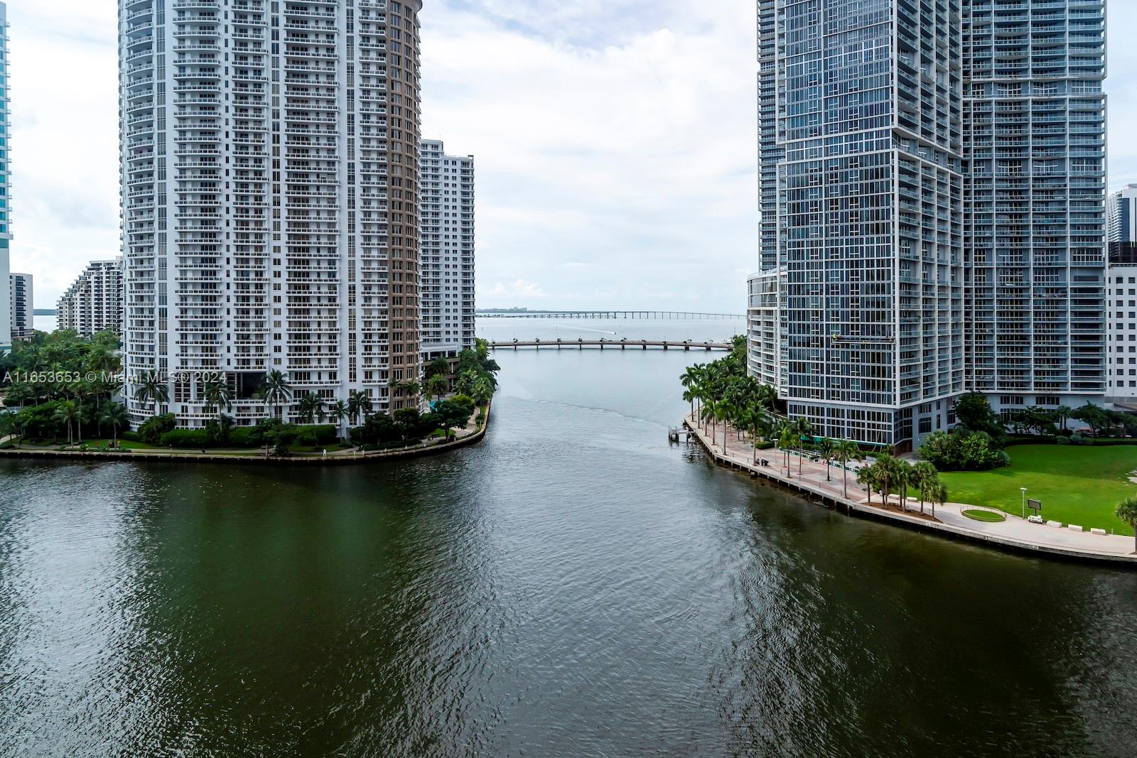 300 Biscayne Blvd Way 902