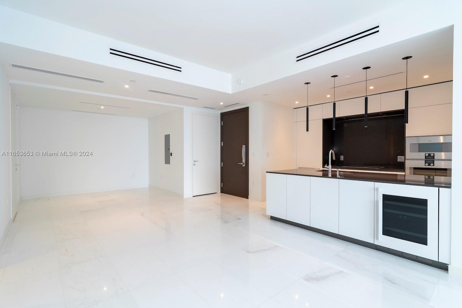 ASTON MARTIN RESIDENCES - Residential