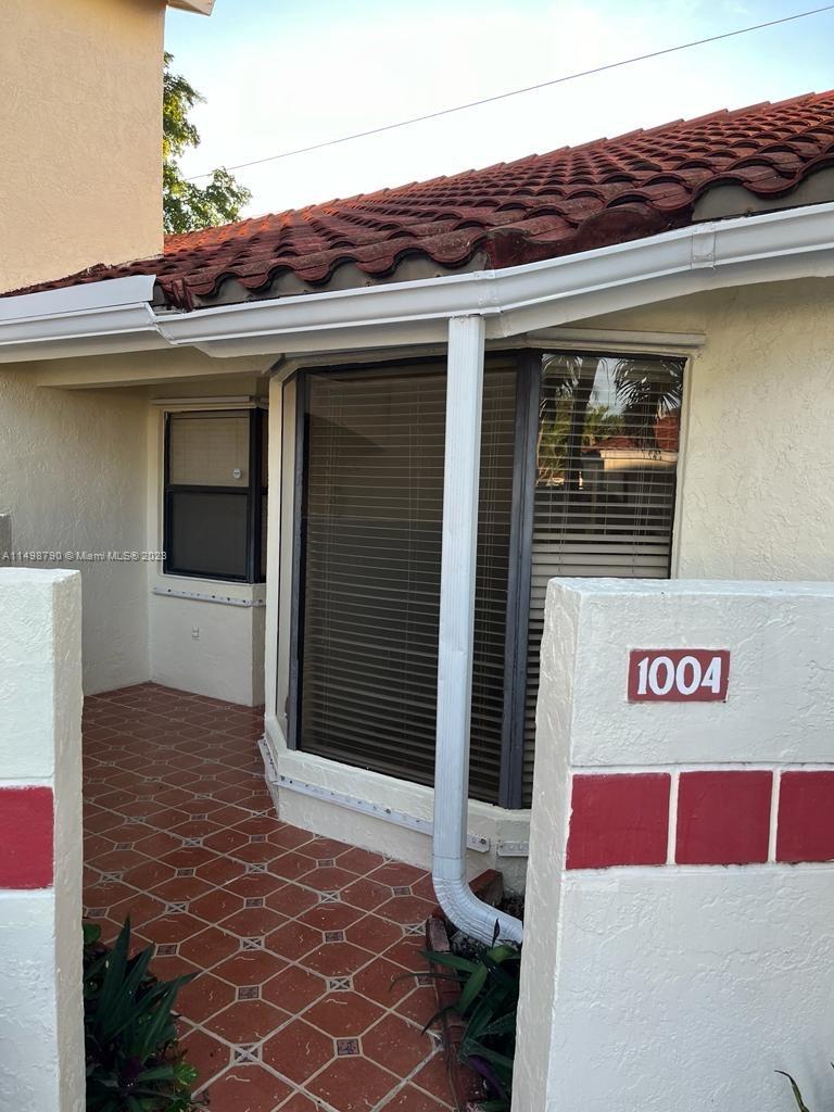 Beautifully and comfortable Town House 3 bedroom and 2 bathroom, new washer & Dryer located inside the unit. The property has large yard and nice kitchen.  Rental Townhouse in a well maintained community in Homestead.  The community has a pool and security. This home is conveniently located near outlet mall, hospitals, and schools. All tenants over 18 must be approved by the association. The property vacant and ready.

Please call to Listing Agent.