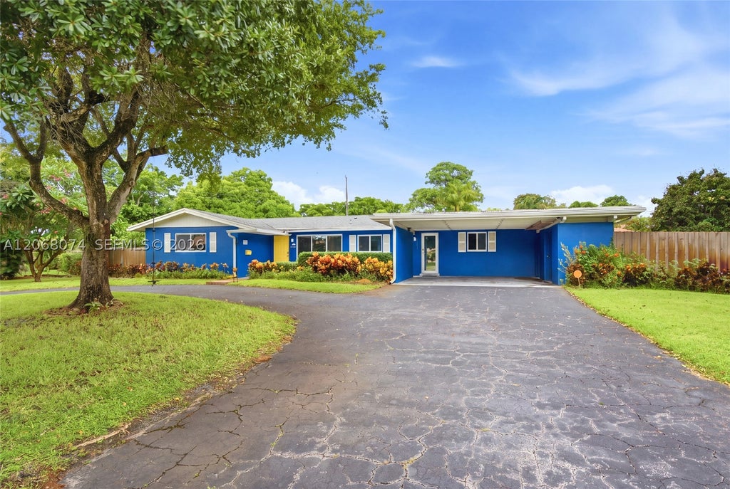 Photo of 341 SW 54th Ave, Plantation, FL 33317 (MLS # A12068074)