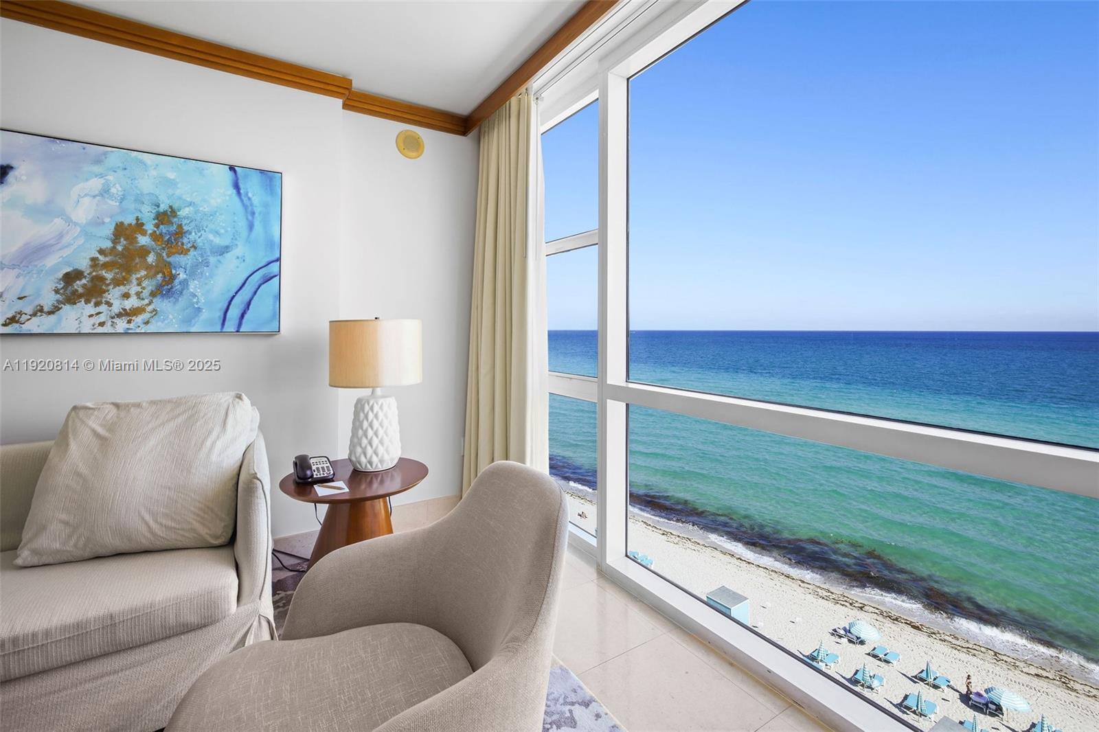 6801 Collins Ave 822(Door#) 805 (Legal#)