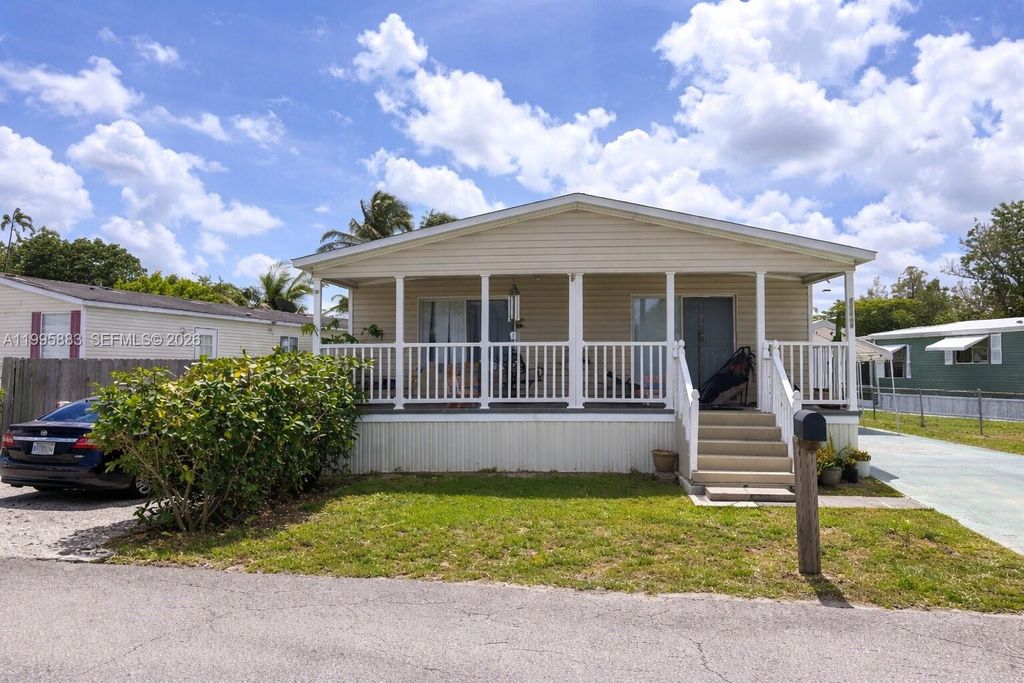 Photo of 11846 Watergate Cir, Boca Raton, FL 33428 (MLS # A11995883)