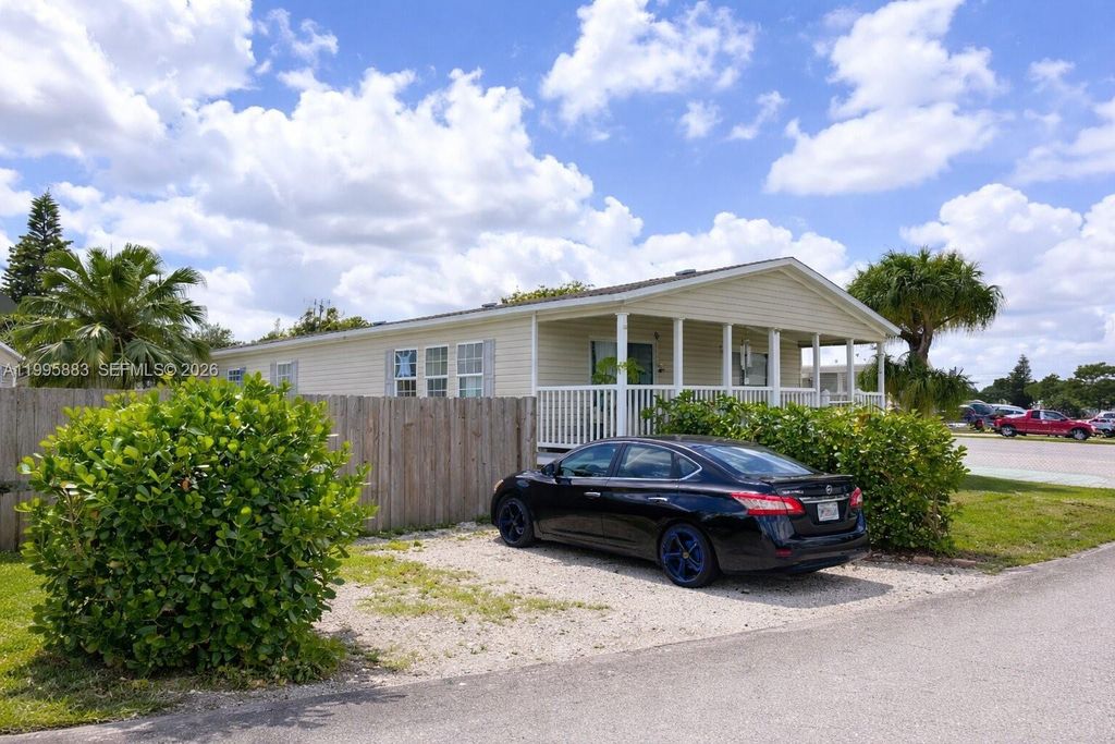 Photo of 11846 Watergate Cir, Boca Raton, FL 33428 (MLS # A11995883)