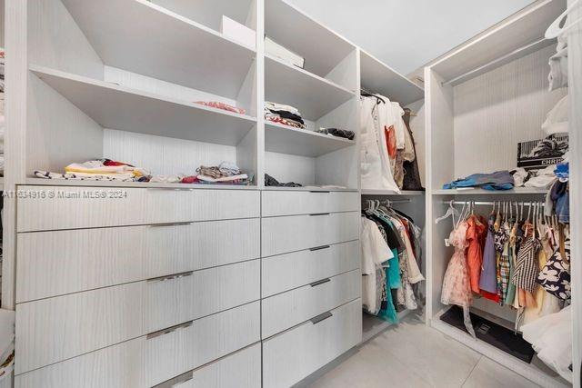 JADE SIGNATURE CONDO - Residential