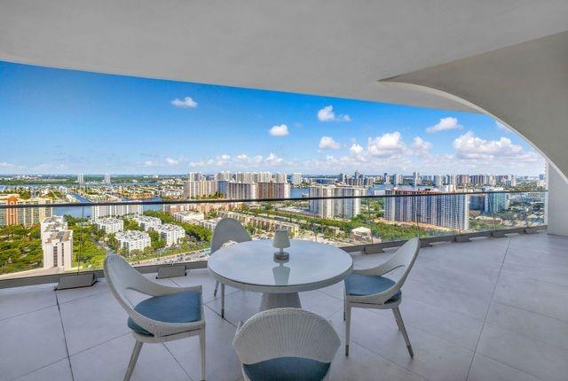 JADE SIGNATURE CONDO - Residential