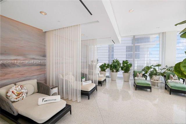 JADE SIGNATURE CONDO - Residential