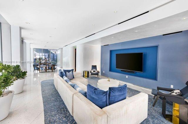 JADE SIGNATURE CONDO - Residential