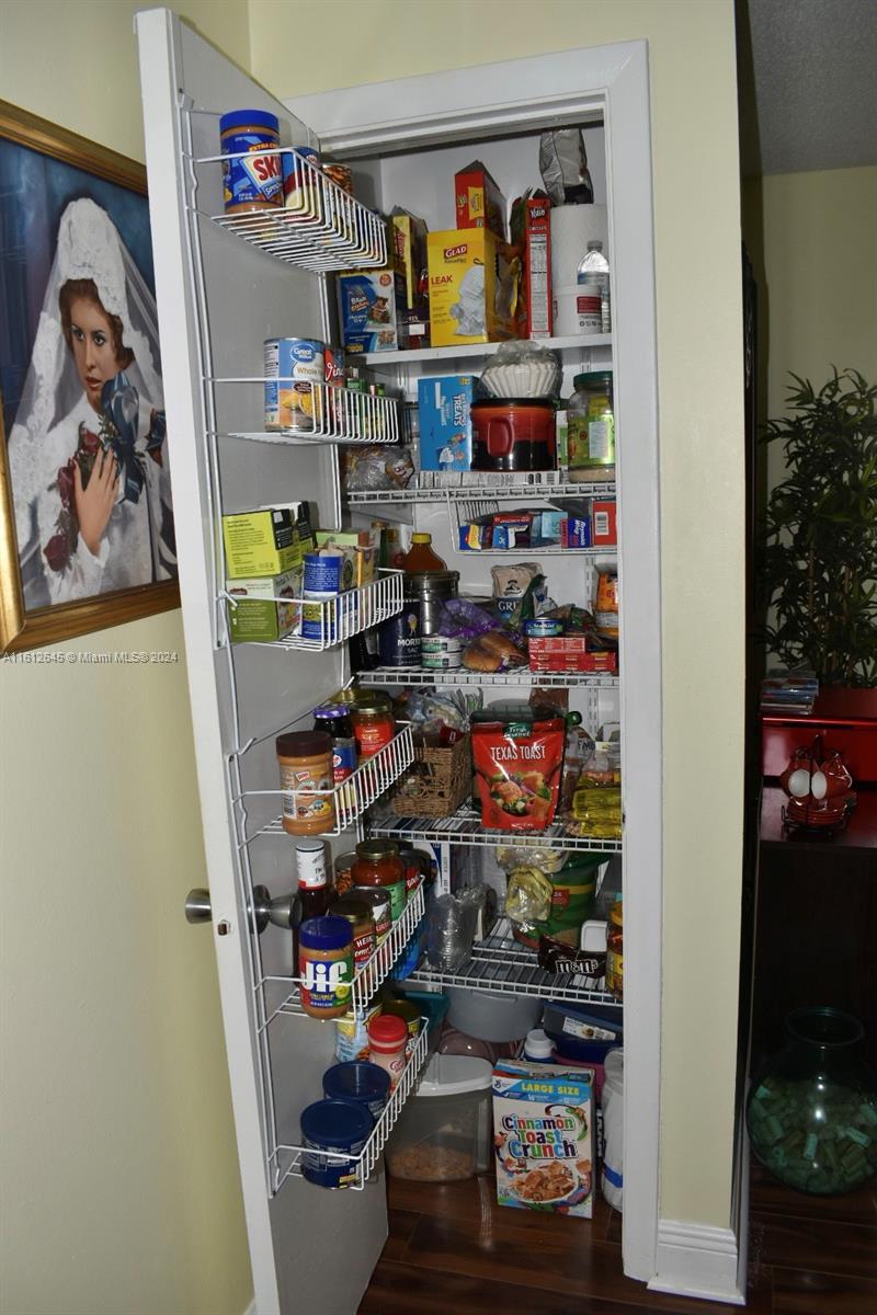 BEVERLY HILLS CONDO NUMBE - Residential