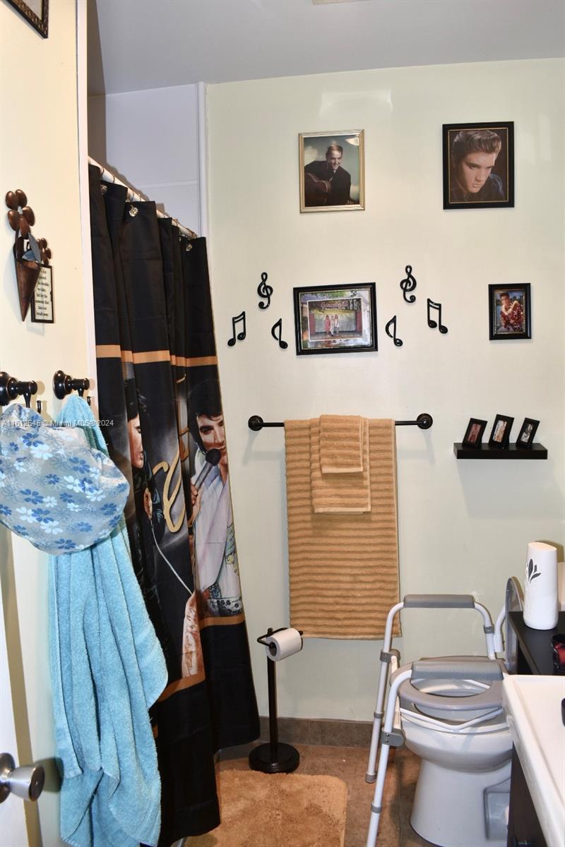 BEVERLY HILLS CONDO NUMBE - Residential