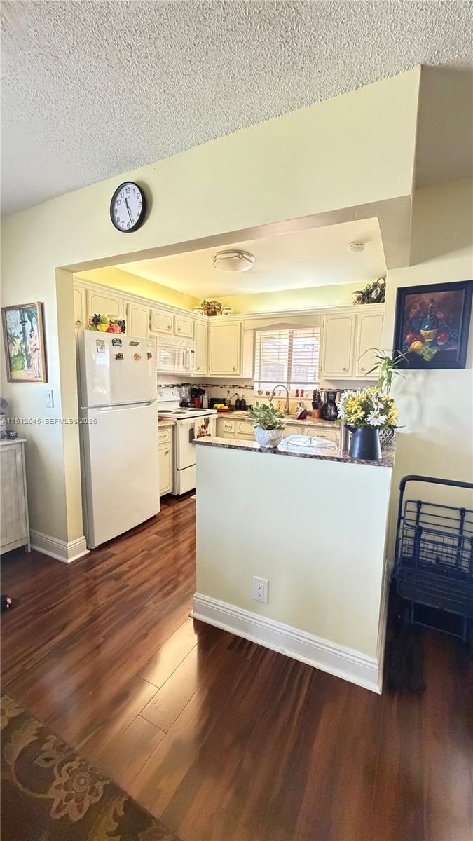 BEVERLY HILLS CONDO NUMBE - Residential