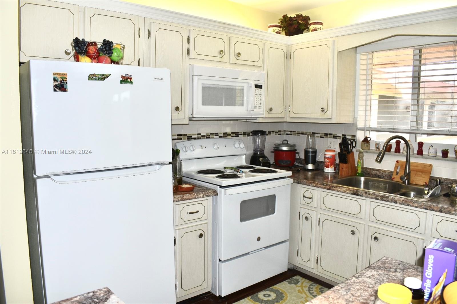 BEVERLY HILLS CONDO NUMBE - Residential