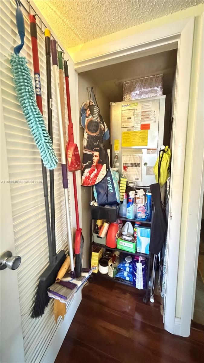 BEVERLY HILLS CONDO NUMBE - Residential