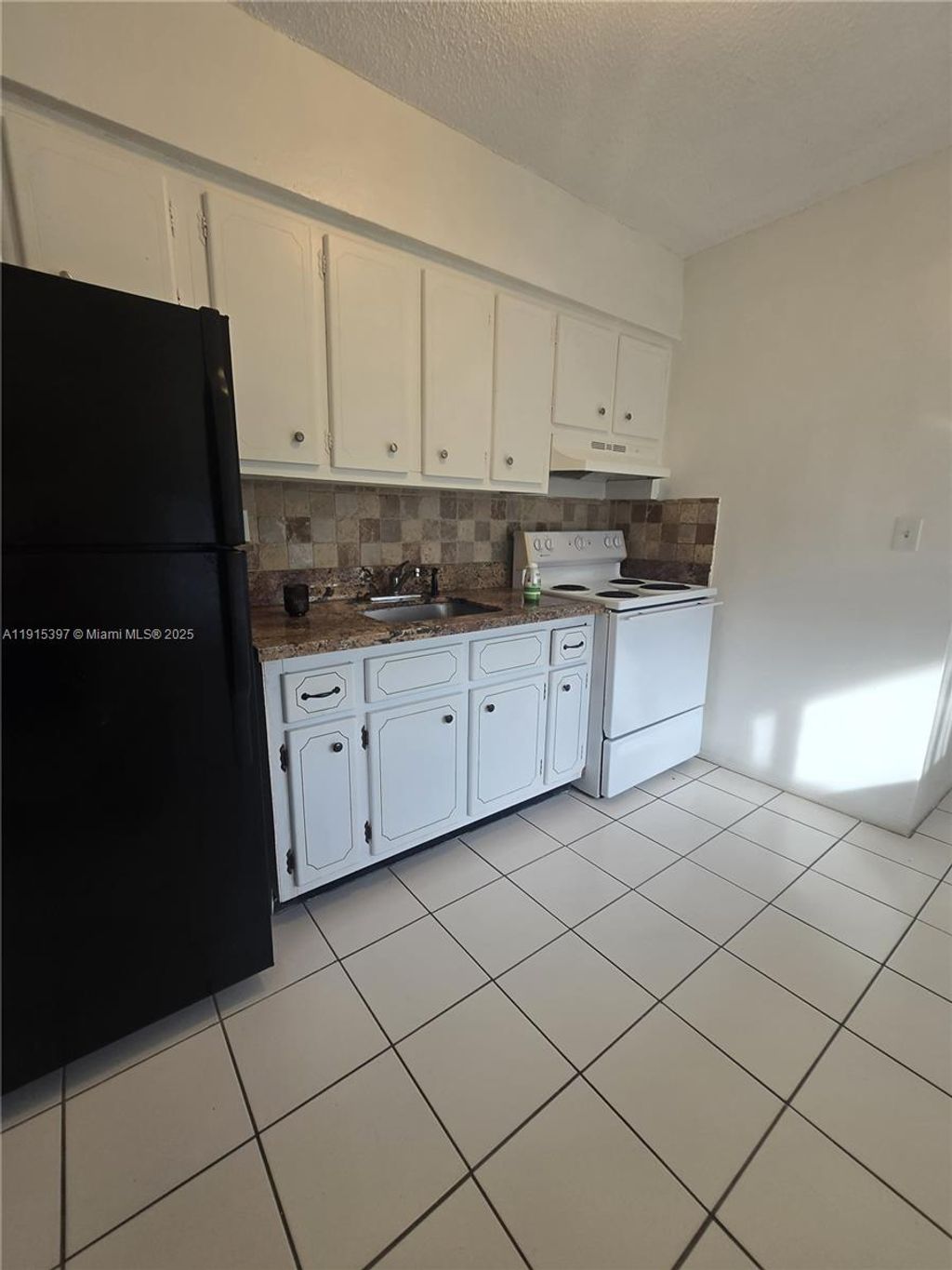 Photo of 1400 N 17th Ave #17, Hollywood, FL 33020 (MLS # A11915397)