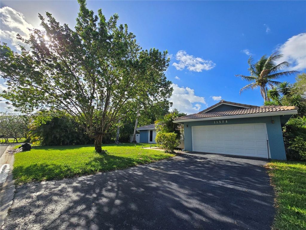 Photo of 11578 NW 39th Pl, Coral Springs, FL 33065 (MLS # A12008749)