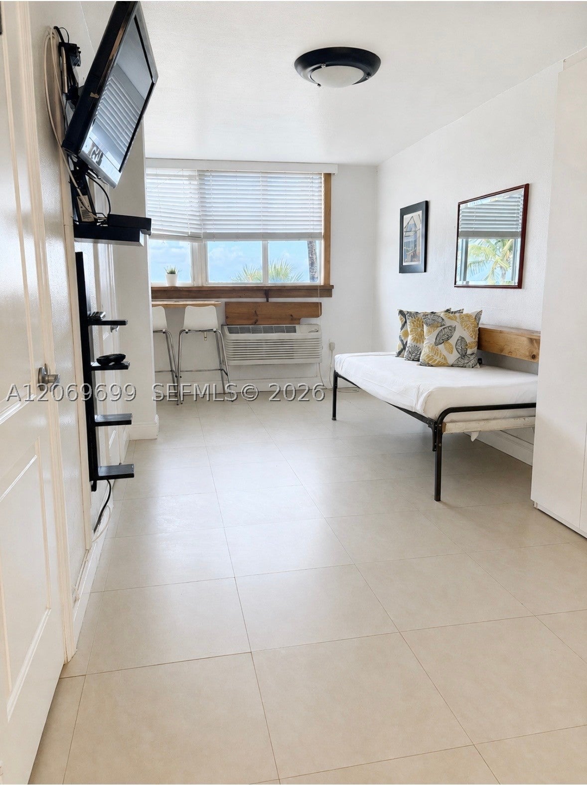 5445 Collins Ave CU26