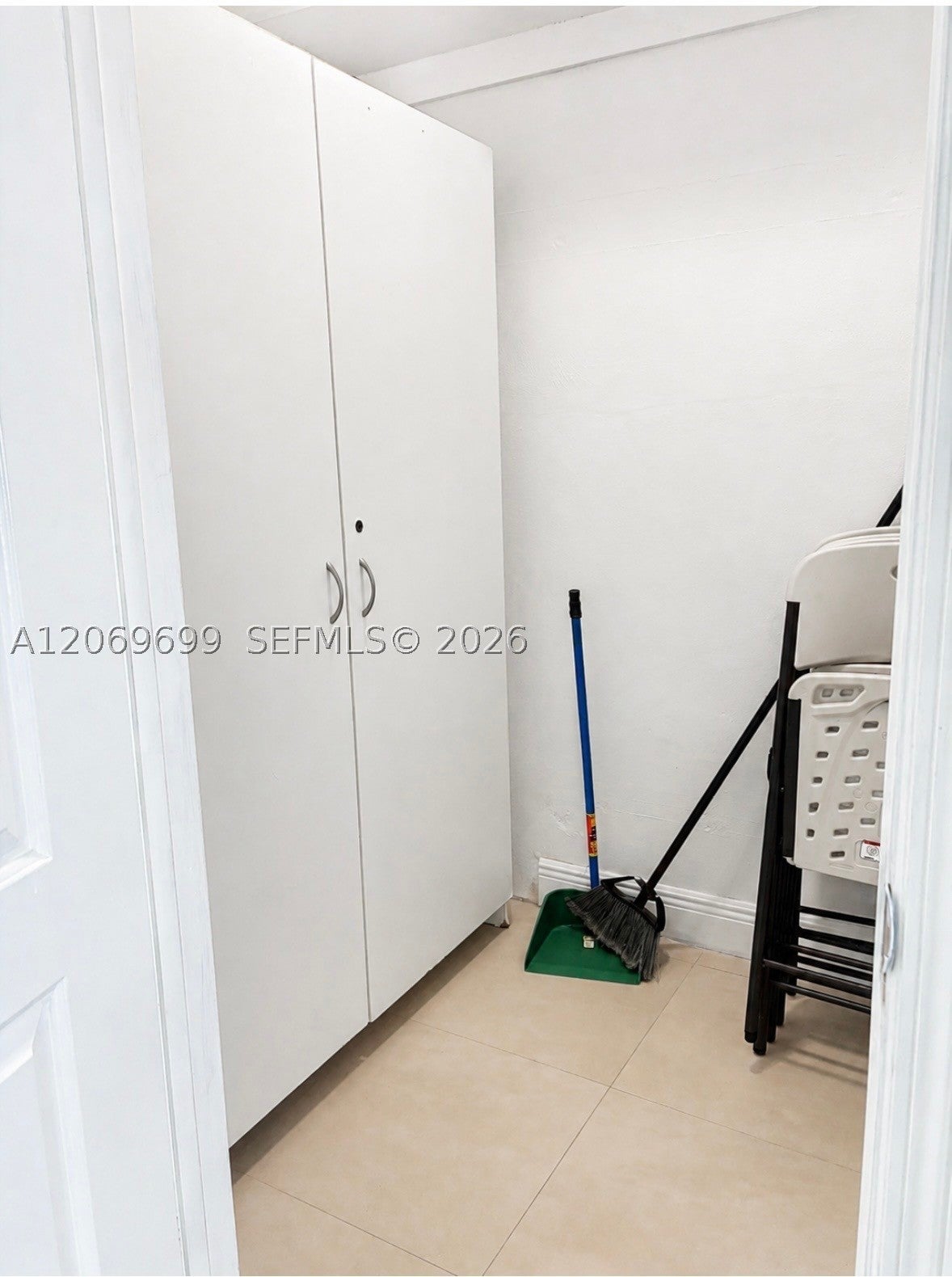 5445 Collins Ave CU26