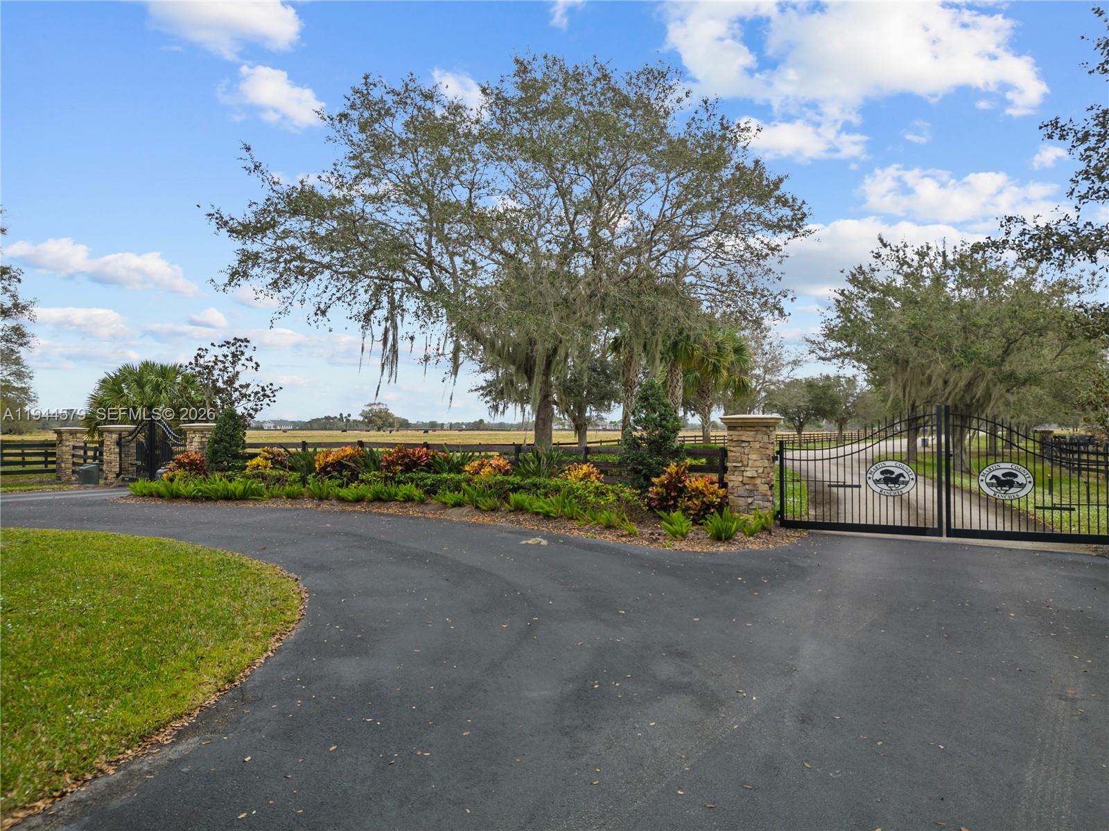 MARTIN COUNTY RANCH COMMU - Land