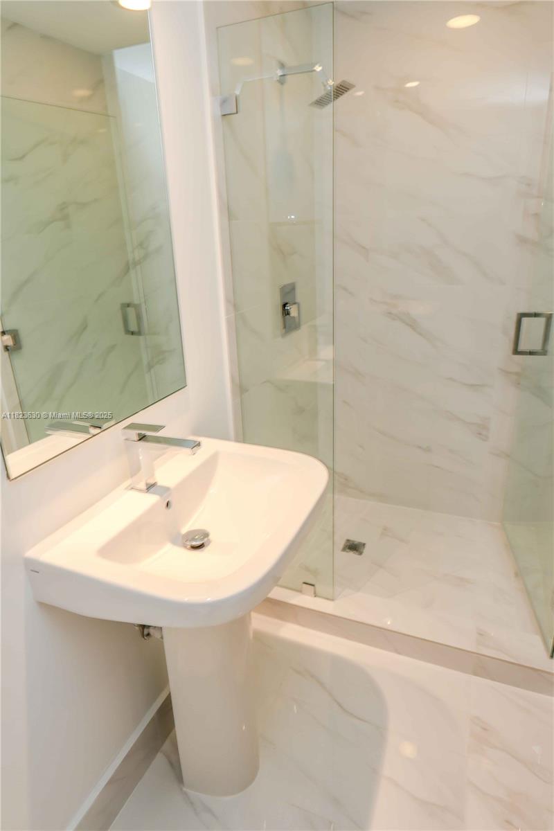 801 SMA RESIDENCES CONDO - Residential