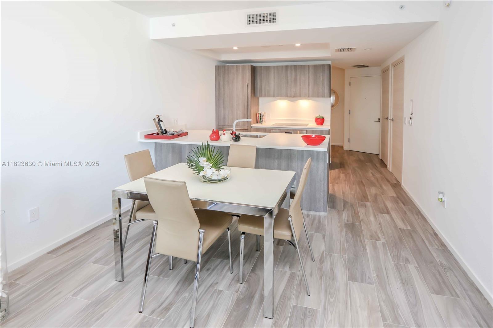 801 SMA RESIDENCES CONDO - Residential