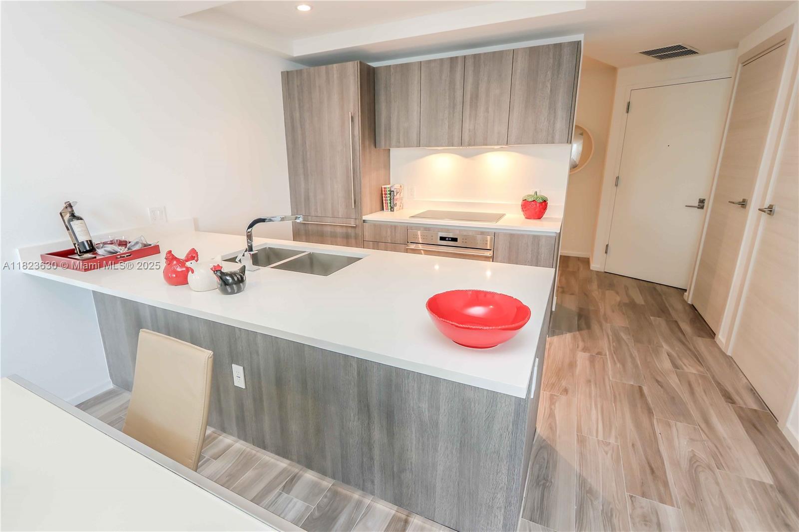 801 SMA RESIDENCES CONDO - Residential
