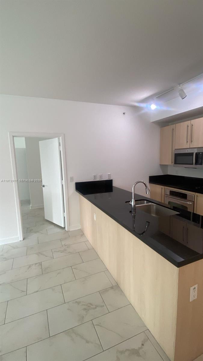 1111 SW 1st Ave 2016-N