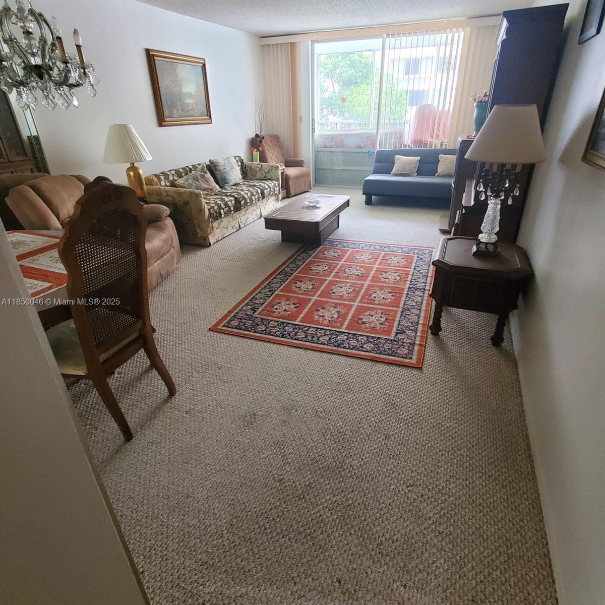 Great Location. Minutes to the beach. Needs TLC