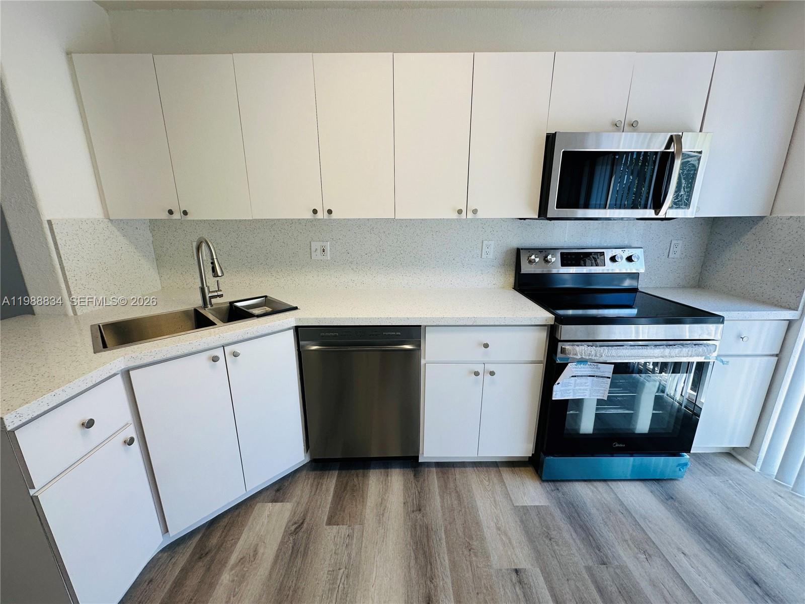 DORAL GRAND CONDO - Residential