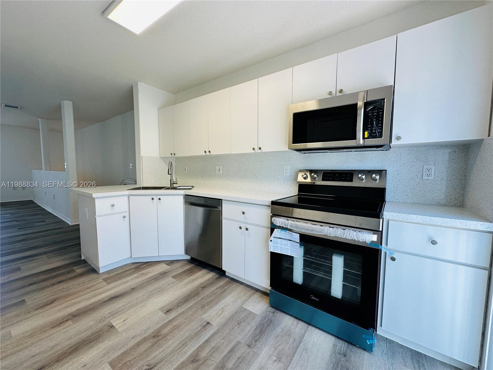 DORAL GRAND CONDO - Residential